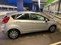 Gebraucht Ford Fiesta Titanium 82 PS (60 kW) 2010 Grau Kleinwagen