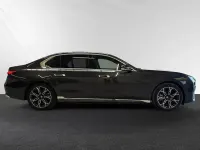 Gebraucht BMW 750e Comfort Edition 489 PS (359 kW) 2024 Sophistograu brillanteffekt metallic Limousine