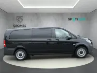 Gebraucht Mercedes Vito 163 PS (119 kW) 2024 Obsidianschwarz metallic (metallic) Van