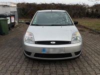 Gebraucht Ford Fiesta 70 PS (51 kW) 2005 Silber Kleinwagen