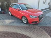 Używany Audi A1 Attraction 105 KM (77 kW) 2011 Czerwony Hatchback