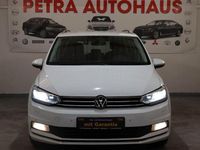 Gebraucht VW Touran Highline 150 PS (110 kW) 2022 Weiß Van / Kleinbus