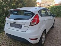 Gebraucht Ford Fiesta Titanium 101 PS (74 kW) 2013 Weiß Kleinwagen