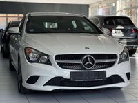 Gebraucht Mercedes CLA180 122 PS (89 kW) 2015 Calcitweiss/zirrusweiss Limousine