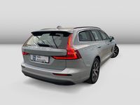 Gebraucht Volvo V60 197 PS (144 kW) 2023 Vapour grey / metallic Kombi