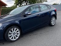 Gebraucht Volvo V40 150 PS (110 kW) 2015 Blau Kleinwagen