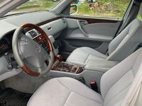 Gebraucht Mercedes E240 Elegance 170 PS (125 kW) 2000 Silber Limousine