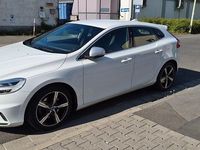 Gebraucht Volvo V40 R-Design 152 PS (111 kW) 2019 Weiß Limousine