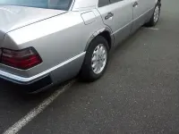 Gebraucht Mercedes 300 113 PS (83 kW) 1992 Silber Limousine