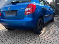 Gebraucht Skoda Fabia 60 PS (44 kW) 2014 Blau Limousine