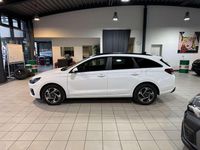 Neu Hyundai i30 140 PS (102 kW) 2025 Atlas white Kombi