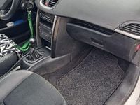 Gebraucht Peugeot 207 Tendance 73 PS (53 kW) 2012 Weiß Kombi