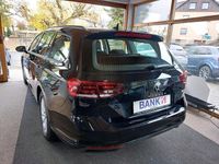 Gebraucht VW Passat Basis 150 PS (110 kW) 2022 Schwarz Kombi