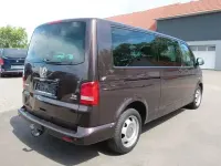 Gebraucht VW Caravelle Comfortline 179 PS (131 kW) 2010 Dark wood perleffekt Van