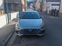 Gebraucht Hyundai i30 Trend 120 PS (88 kW) 2022 Silber Limousine