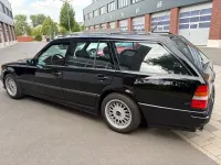 Gebraucht Mercedes 230 132 PS (97 kW) 1989 Schwarz Limousine