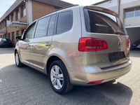 gebraucht VW Touran Match + Navi + Panorama + Tempomat