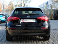 Gebraucht Mercedes A180 116 PS (85 kW) 2022 Schwarz Limousine