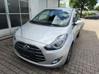 Gebraucht Hyundai ix20 Passion 125 PS (91 kW) 2017 Silber Kleinwagen