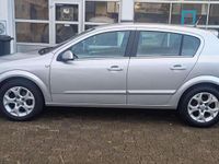 Second-hand Opel Astra Basis 105 CP (77 kW) 2006 Argintiu Berlinǎ
