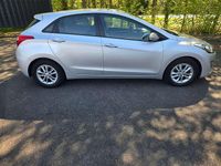 Gebraucht Hyundai i30 Trend 110 PS (80 kW) 2013 Silber Limousine