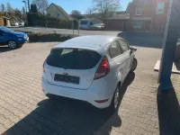 Gebraucht Ford Fiesta 92 PS (67 kW) 2017 Weiß Kleinwagen