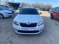 Gebraucht Skoda Octavia Ambition 105 PS (77 kW) 2015 Weiß Kleinwagen