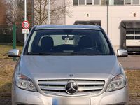 Gebraucht Mercedes B180 122 PS (89 kW) 2014 Silber Van / Kleinbus