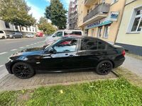 Gebraucht BMW 318 143 PS (105 kW) 2011 Schwarz Limousine