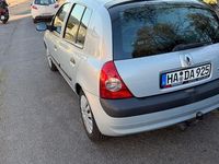 Gebraucht Renault Clio II 75 PS (55 kW) 2004 Silber Limousine