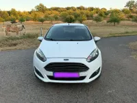 Gebraucht Ford Fiesta 80 PS (58 kW) 2013 Weiß Kleinwagen