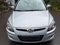Gebraucht Hyundai i30 Comfort 109 PS (80 kW) 2009 Silber Limousine
