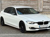 Gebraucht BMW 320 Advantage 163 PS (119 kW) 2015 Weiß Limousine