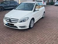 Gebraucht Mercedes B200 156 PS (114 kW) 2014 Weiß Van / Kleinbus