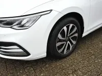 Używany VW Golf VIII Active 150 KM (110 kW) 2022 Biały Kombi
