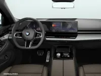 Gebraucht BMW 520 M Sport 190 PS (139 kW) 2025 Blau Kombi