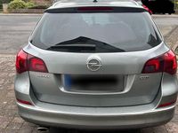 Gebraucht Opel Astra 160 PS (117 kW) 2013 Grau Kombi