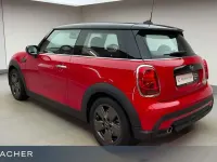 Gebraucht Mini Cooper Coupé Classic 136 PS (100 kW) 2023 Chili red Coupé