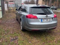 Usado Opel Insignia 160 HP (117 kW) 2012 Verde Carrinha