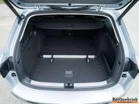 Gebraucht VW Passat Elegance 150 PS (110 kW) 2024 Oyster silver metallic Kombi