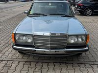Gebraucht Mercedes 230 136 PS (100 kW) 1983 Grau Limousine