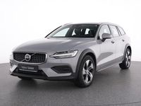 Gebraucht Volvo V60 CC Plus 197 PS (144 kW) 2023 Vapour grey / metallic Kombi