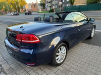 Gebraucht VW Eos Basis 160 PS (117 kW) 2011 Blau Cabrio