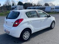 Gebraucht Hyundai i20 Classic 77 PS (56 kW) 2011 Weiß Kleinwagen