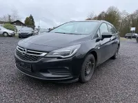 Usado Opel Astra 105 CV (77 kW) 2017 Negro Berlina
