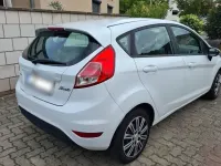 Gebraucht Ford Fiesta Celebration 105 PS (77 kW) 2014 Weiß Kleinwagen