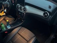 Gebraucht Mercedes CLA220 177 PS (130 kW) 2017 Schwarz Limousine