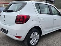 Gebraucht Dacia Sandero Lauréate 73 PS (53 kW) 2018 Gletscherweiss Kleinwagen
