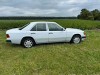 Gebraucht Mercedes 300 110 PS (80 kW) 1992 Weiß Limousine