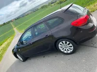 Usata Opel Astra 100 CV (73 kW) 2011 Marrone Station wagon